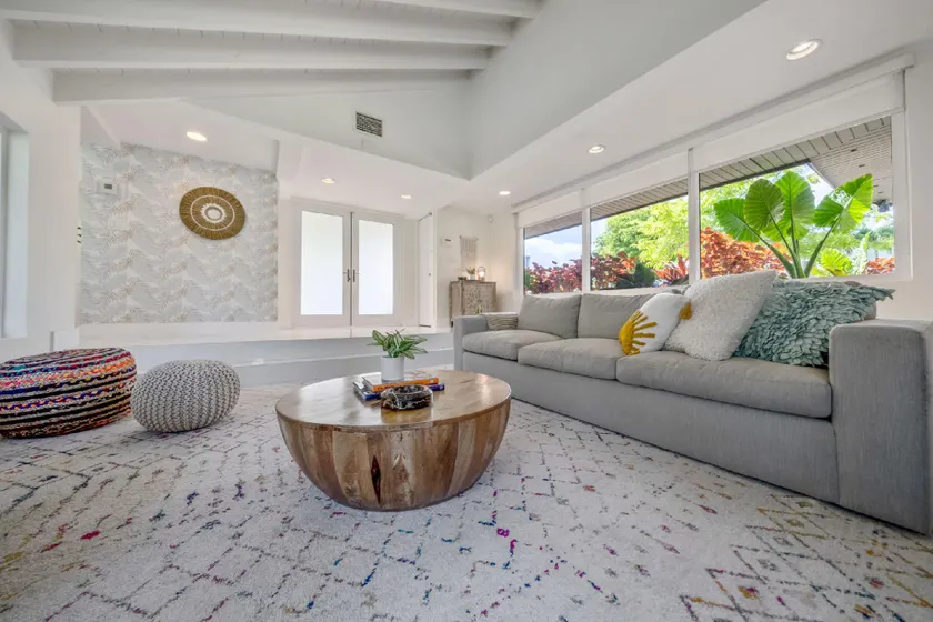 Boho House - Stylist Home with Parking and large Yard - Image 1