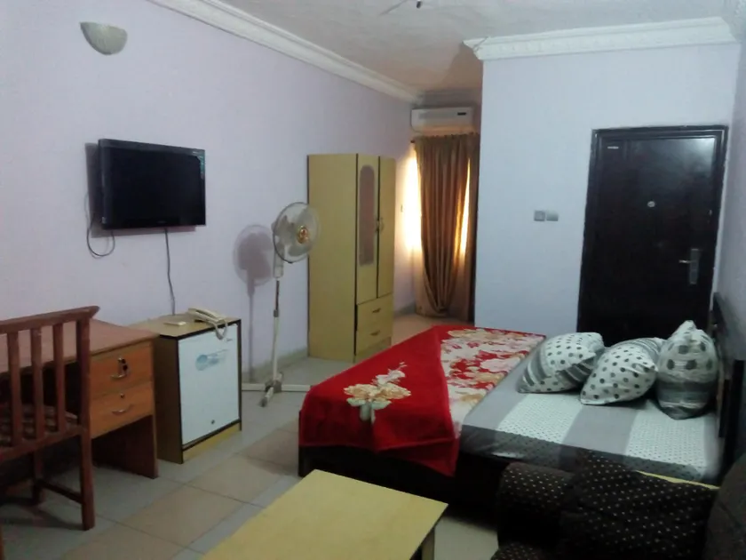 Prowess Hotel and Suites - Image 1