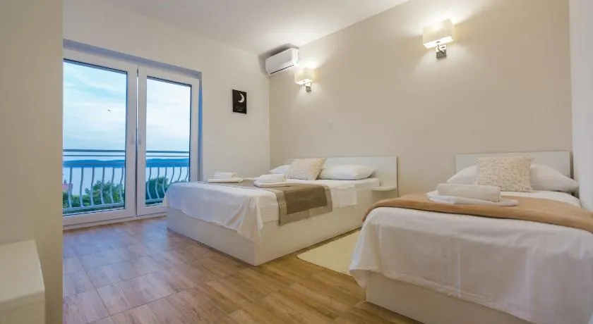 2 Bed Apartmani Sleeps 6 - Free Parking - Image 1