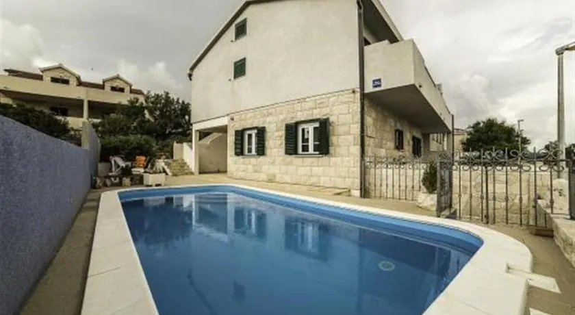 Appartement de vacances avec jardin, piscine et terrasse | Vue mer - Image 1