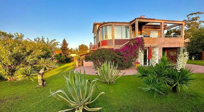 HAUT VILLA MESANGES EN BORD DE MER ! - Image 1