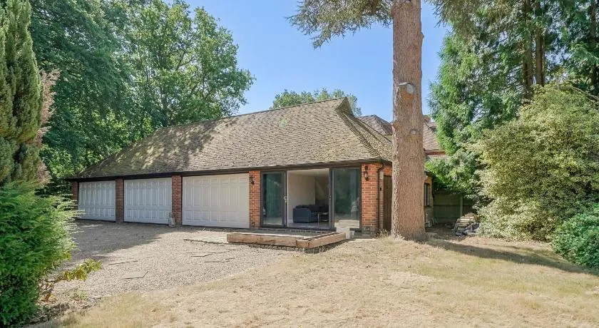 Chalet Gerrards Cross - Image 1