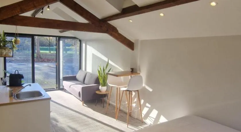 Suite 21 - Image 1