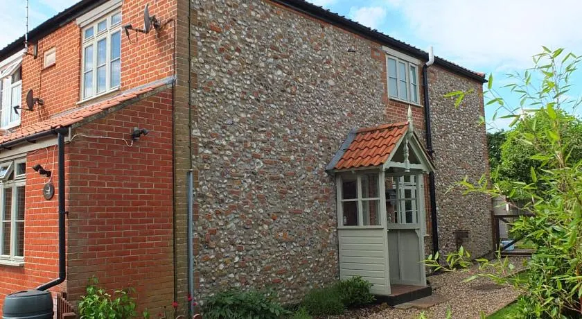 Beaconsfield Cottage - Image 1