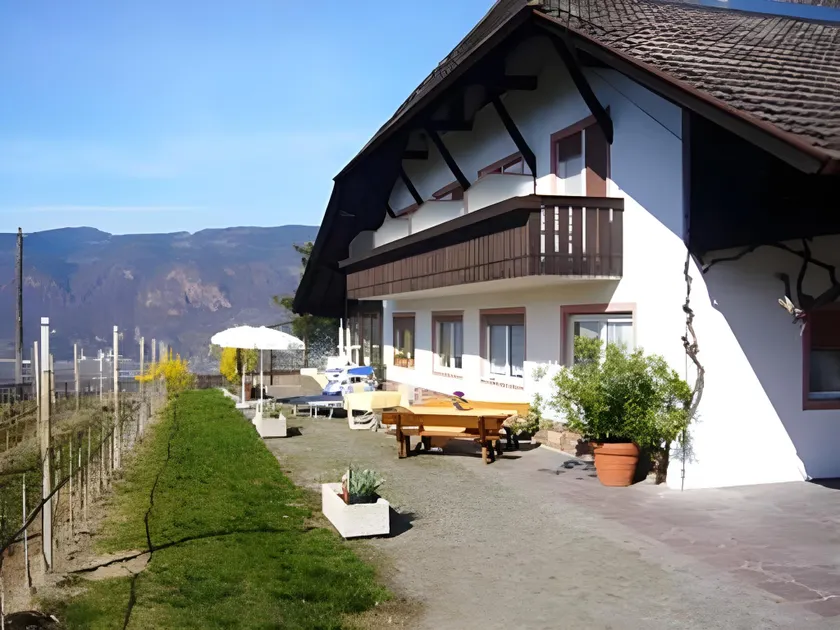 Landhaus Weingut - Image 1
