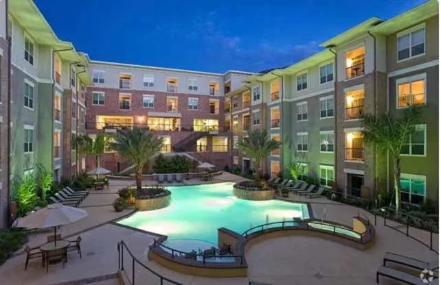 Stylish Open Concept Apt with King Bed, walking distance from NRG Texans Stadium, 1 mile to Med Center, Free Parking - Image 1