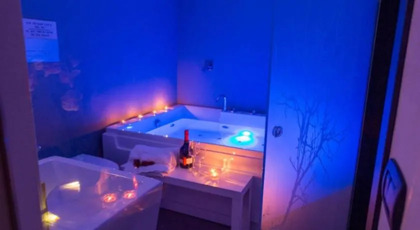 ETNEA 208 LUXURY JACUZZI SUITE Catania - Image 1