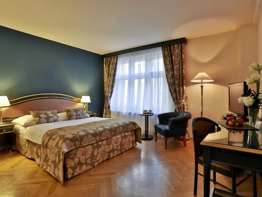 Elysee Hotel - Image 1