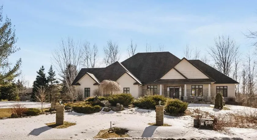 The Rideau Mansion! - Image 1