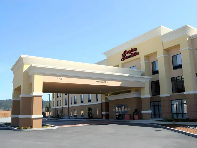 Hampton Inn & Suites Arcata - Image 1