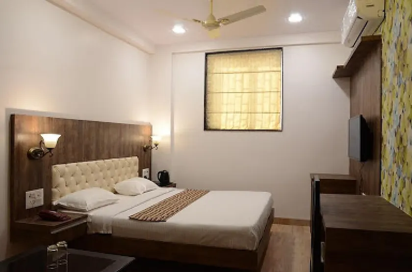 Hotel Kusum Valley - Image 1