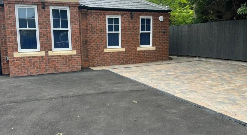 Newland Park Bungalow Near Hull Uni Free Parking Free Wi-Fi - Image 1