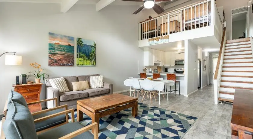 Rare 2 Bedroom & Loft Townhouse on the North Shore - Image 1