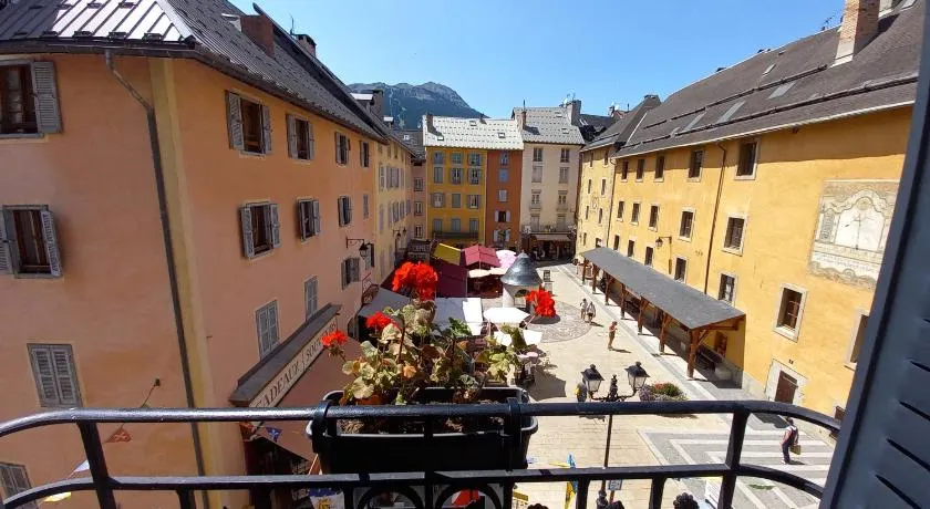 Appartement de charme le 1707 au cœur de la cité Vauban - Image 1
