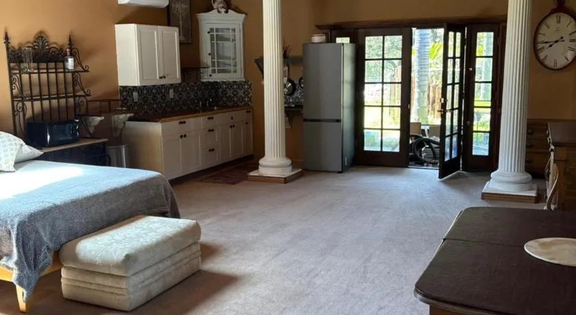 Grand Studio with Resort Amenities - Image 1