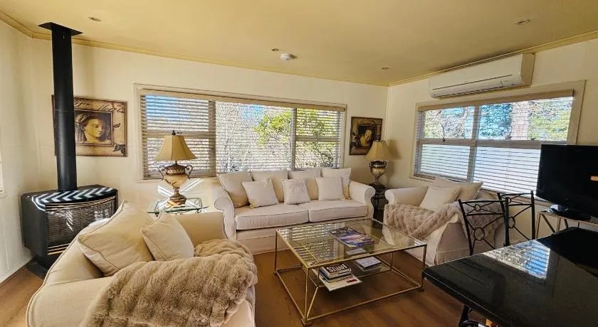 Leura's Magical Manderley - Image 1