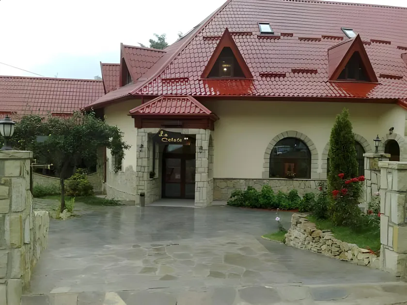 Pensiunea La Cetate - Image 1