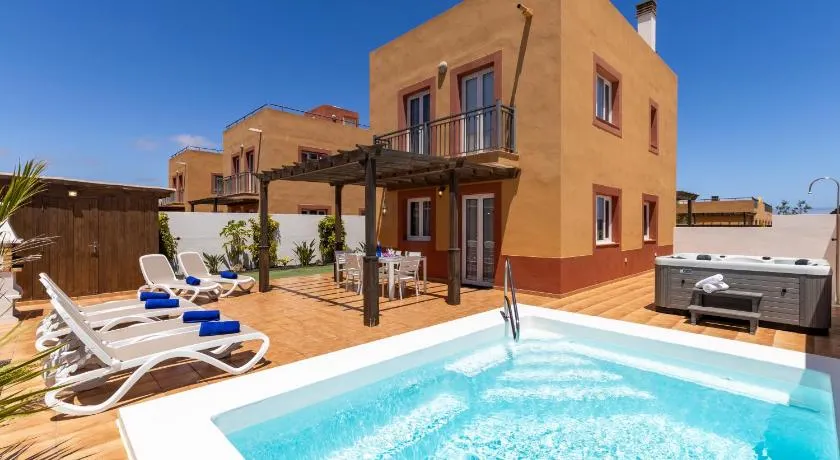 Maison de vacances \"Leonor - Mirador de las Dunas\" avec vue sur la mer, piscine et Wi-Fi. - Image 1
