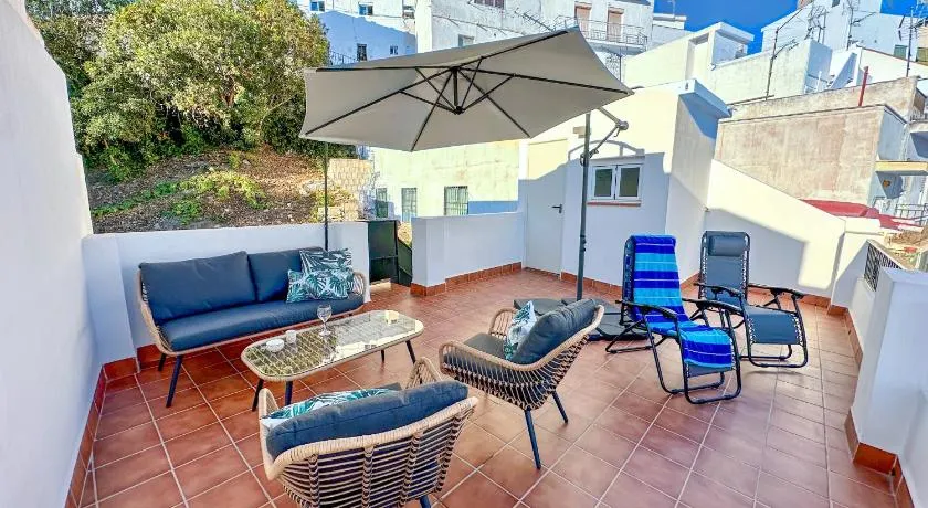 Casa Carmen – Terraza y patio privado en Salobreña - Image 1