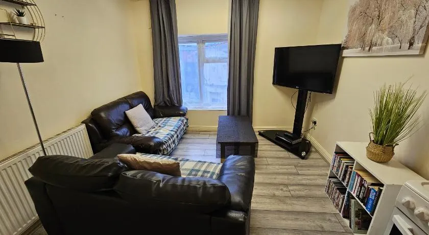 2 bedroom apartment in Greater Manchester - Image 1
