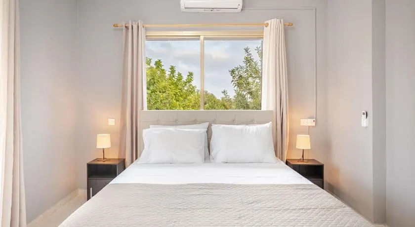 Sun Wave Villa Sea View Retreat - Image 1