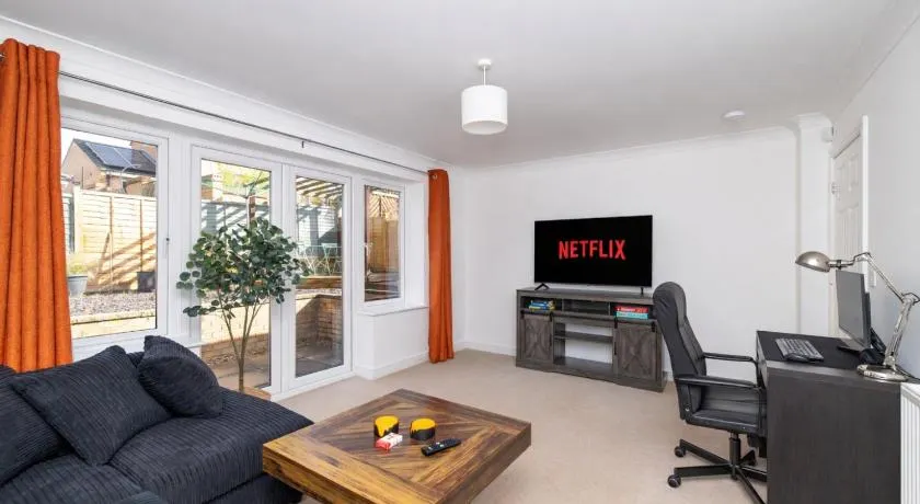 Boundary by Alt-Stay Contractor Accommodation - 5 Bed Detached Contractor Home With Parking, Wi-Fi & Full Kitchen - Ideal For Long stays - Image 1