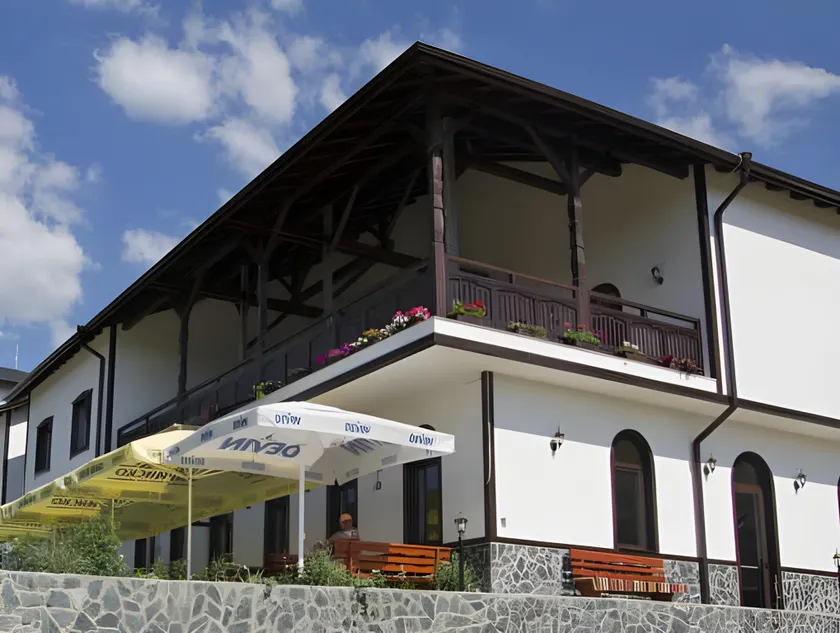Rusaliite Adventure House - Image 1