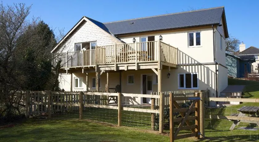 Bow Cottage - Image 1