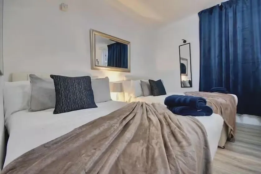 Aylward queen street apartments S14 near city centre and Gunwharf Quays - Image 1