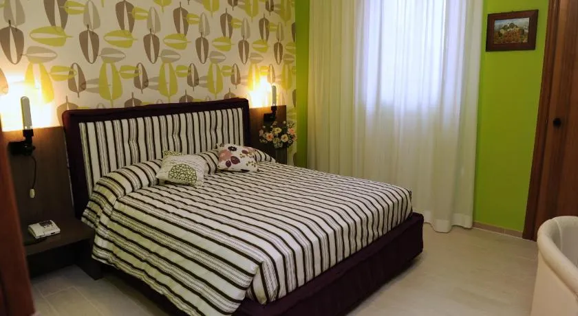 Hotel Tropical - Image 1