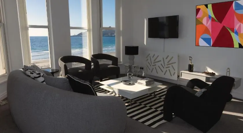 Belavista spacious Douglas apartment with stunning sea views - Image 1