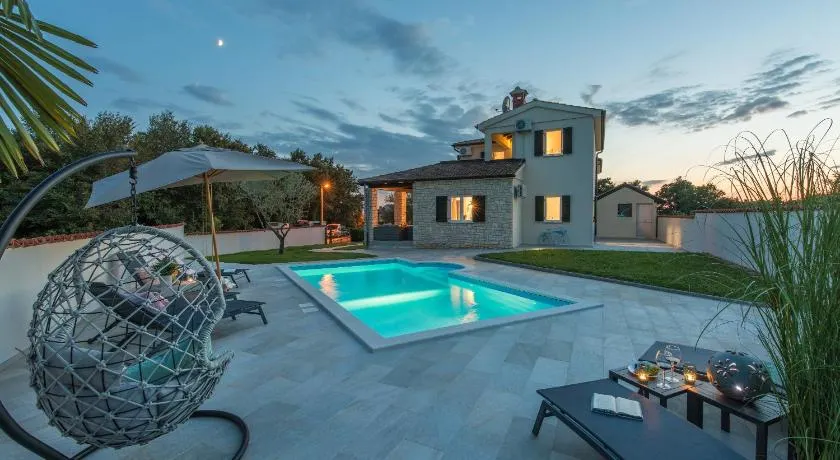 BIG Promotion, Villa Serenitas - Image 1
