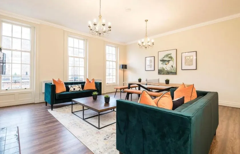71 Townhouse By Elite - Image 1