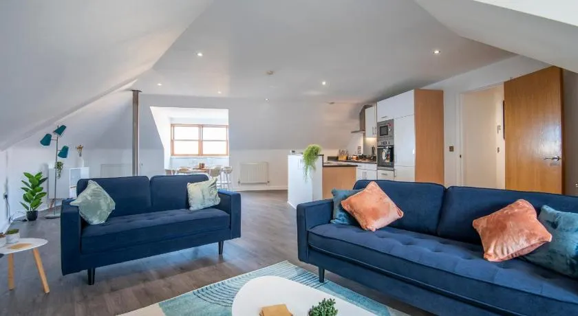 The Loft Award-Winning Penthouse 2 Bed 2 Bath Free Secure Parking Balham SW12 - Image 1
