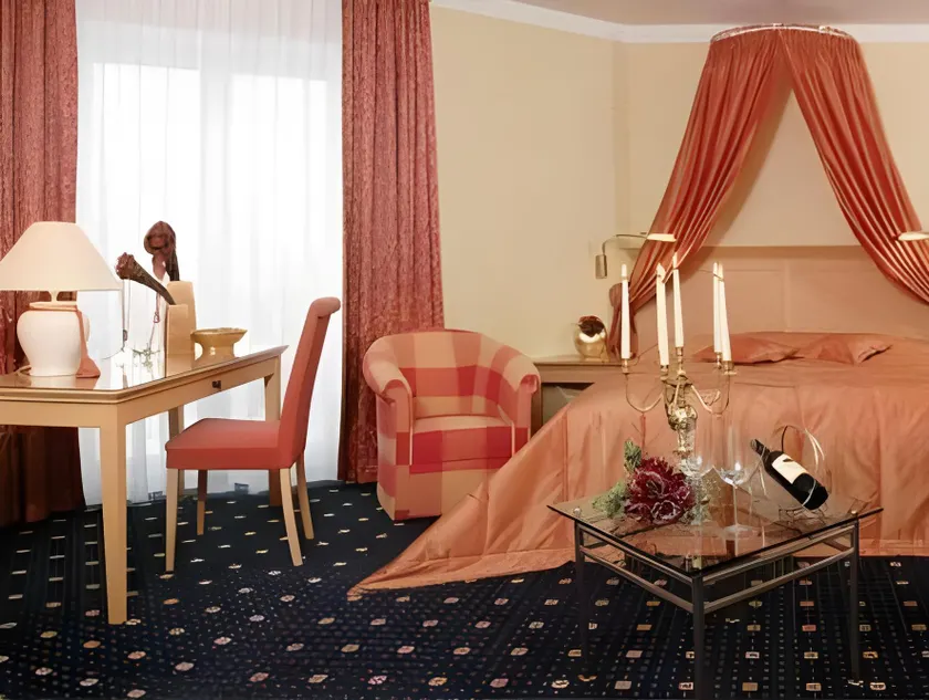 Hotel Residenz - Image 1