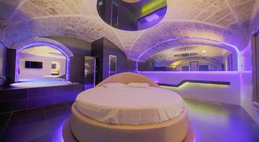 Cleros Sky Lounge - Image 1