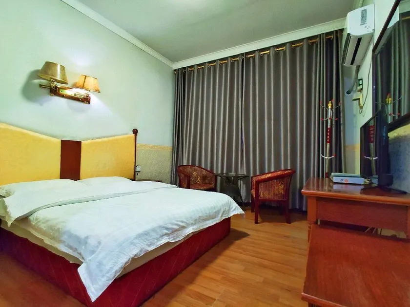 Jixing Hotel - Image 1