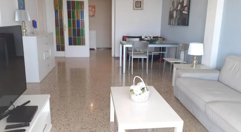 Suitur apartamento primera linea mar vistas playa - Image 1