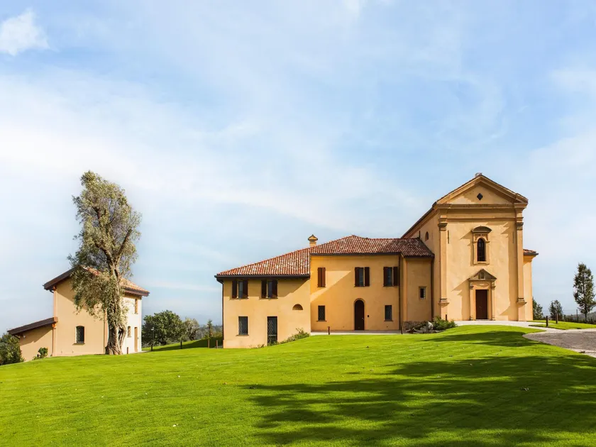 Villa in Italy with Infinity Pool & Spa - Image 1