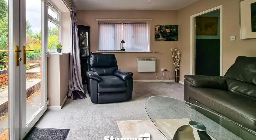 Tranquil Annex with Hidden in Beautiful Setting - Image 1