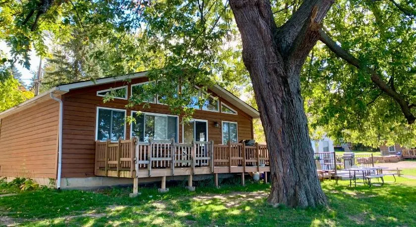 Merland Park Cottages and Motel - Image 1