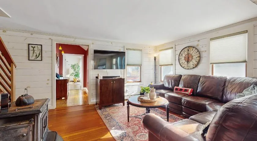 High Street Retreat - Image 1