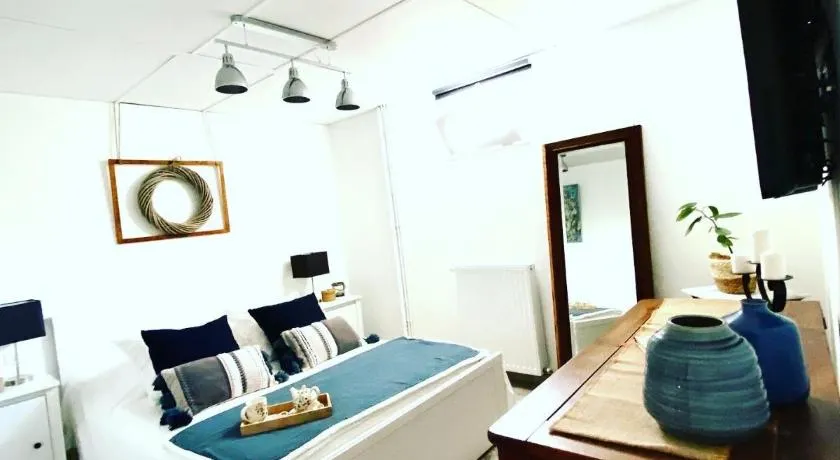 MAGNOLIA HOME 32 - Image 1