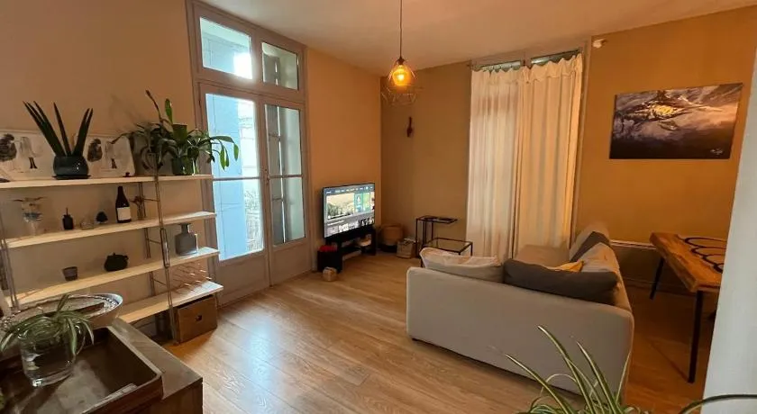 Bright, spacious apartment a stone's throw from Les Halles - Image 1
