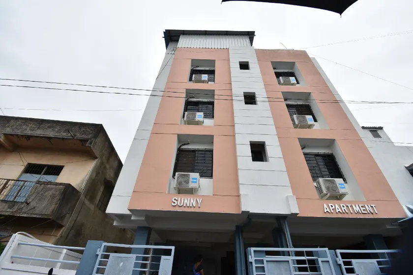 OYO 43697 Hotel Grace - Image 1