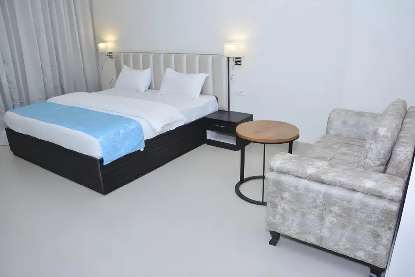Hotel Jasmine Grand - Image 1