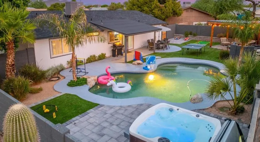 Mesa Resort with Free Heated Pool, Hot Tub, King Bed, and Yard Games - Image 1