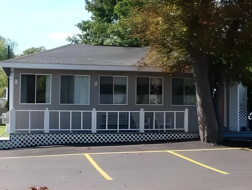 Beachway Motel - Image 1