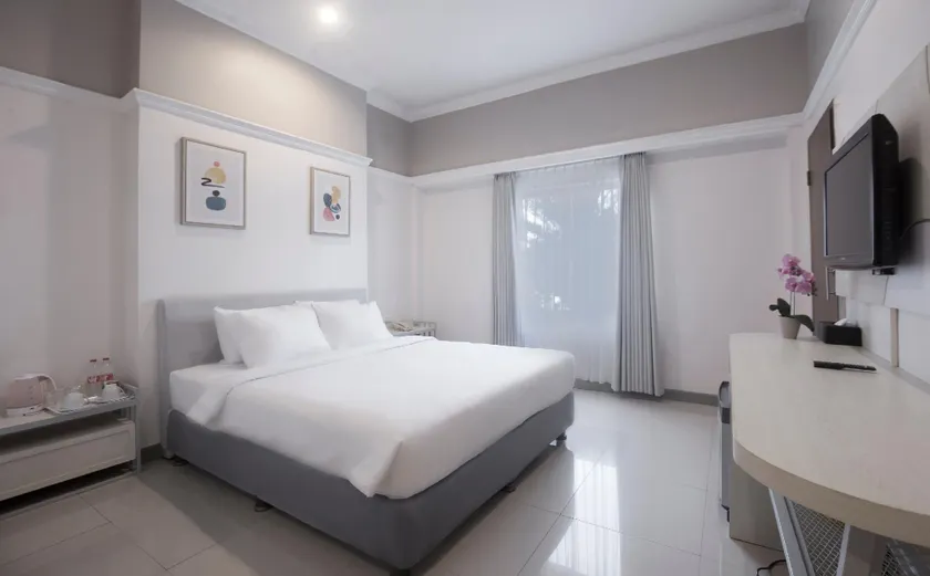 Grand Tryas Hotel - Image 1
