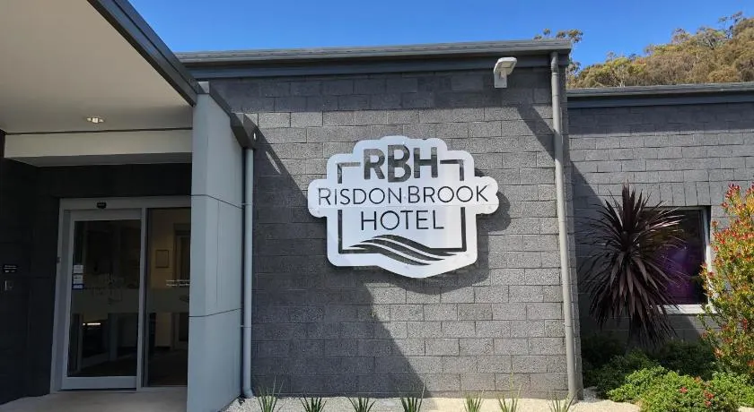 Risdon Brook Hotel - Image 1